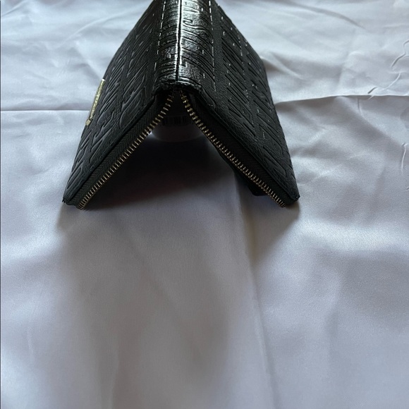 Forest Green color, medium size Steve Madden wallet. - Picture 6 of 7